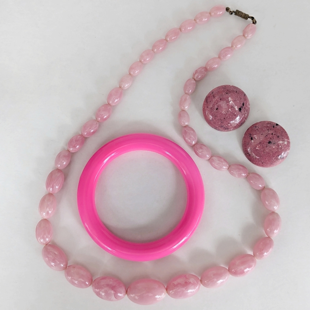 VTG "Pretty Pink" Mixed Jewelry Lot Plastic Lucite Bead Necklace Clip On Bangle